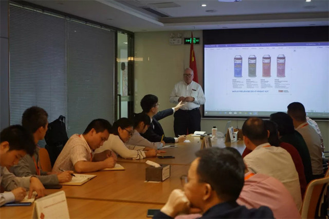 Stoner公司給廣東博皓帶來了新產(chǎn)品,主要有熱塑性脫模劑套裝和水性管道脫模劑