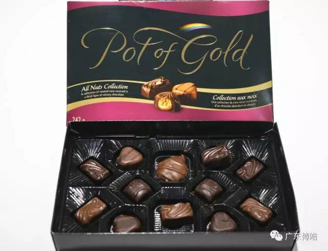 還有可愛的小伙伴為大家帶來了香甜的巧克力！哇！味道好極了！